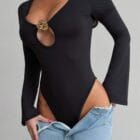 Κορμάκι , ανοιχτό ντεκολτέ , cut out σχέδιο , μεταλλική αγκράφα , μανίκια ελαφριά καμπάνα - KELES - LO