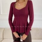 Ροή και Θηλυκότητα: Η Μπλούζα που Αγκαλιάζει και Απελευθερώνει , ανοιχτή λαιμόκοψη ,εφαρμοστή επάνω , κλός κάτω μέρος - ΄΄Sculpt & Flow΄΄ - LO