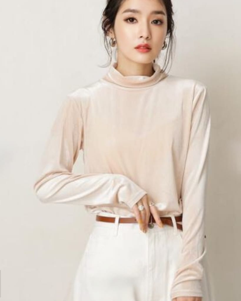 Βελούδινη Μπλούζα , ζιβάγκο Απαλή πολυτέλεια : Το βελούδο που αγκαλιάζει - "Velvet Whisper Turtleneck" - LO