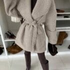 Μπουκλέ Παλτό με Μεγάλο Γιακά , Κουμπιά και Ζώνη - Αγκαλιά Ζεστασιάς - '' Bouclé Belle '' - LO