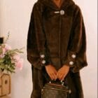 Γούνα με κουκούλα και χρυσές αγκράφες - "Urban Royal" - AD