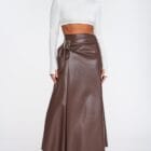 Μίντι Δερματίνη Φούστα σε Γραμμή Α με Σχέδιο Φακέλου και Διακοσμητική Αγκράφα - "Noir Edge" - LO