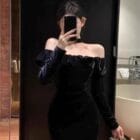 Μίνι Βελούδινο Φόρεμα Εξωμο με Βολάν και Μακριά Μανίκια - ''Velour Kiss'' - LO