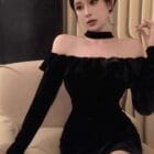 Μίνι Βελούδινο Φόρεμα Εξωμο με Βολάν και Μακριά Μανίκια - ''Velour Kiss'' - LO