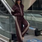 Γυναικεία σετ φόρμα με ζακέτα φερμουάρ και παντελόνι με λάστιχο – λοξές χρωματιστές ρίγες - “Athleisure Rainbow Stripes Set” - AD