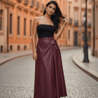 Μίντι Δερματίνη Φούστα σε Γραμμή Α με Σχέδιο Φακέλου και Διακοσμητική Αγκράφα - "Noir Edge" - LO