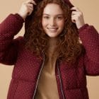 Μακρύ μπουφάν με κουκούλα , Φερμουάρ & τσέπες , γεμάτο στρας για λάμψη σε κάθε βήμα . - "Crystal Hooded Longline Jacket" - AD